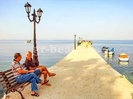 Apartment με θέα/domatia Me Thea *