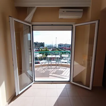 με θέα/domatia Me Thea Nea Iraklia